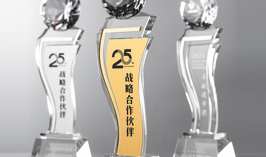 White crystal trophy 02