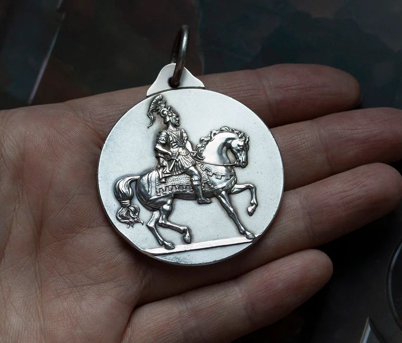horse medallion